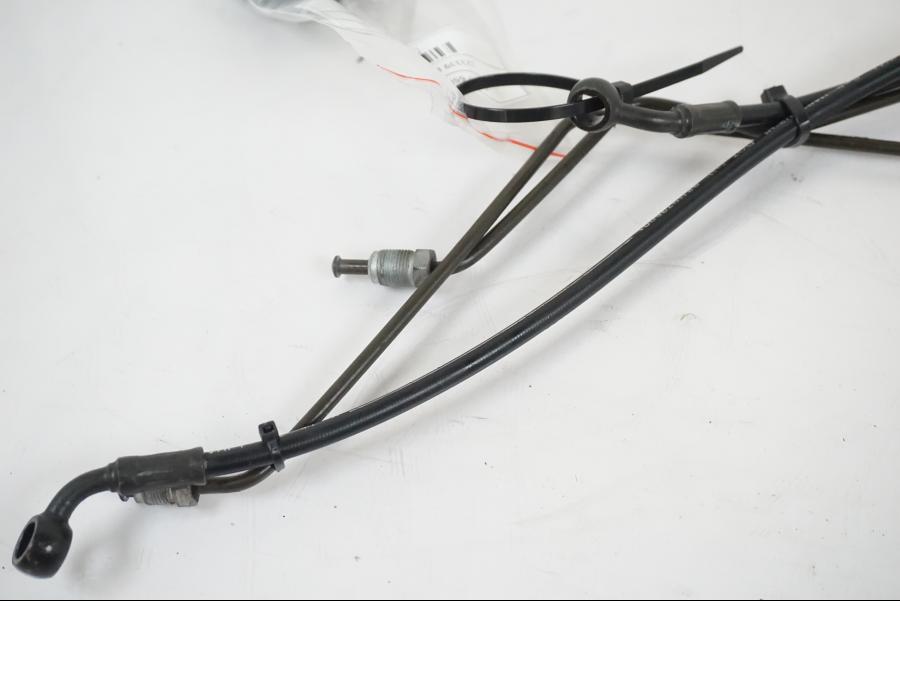 Vänster sida på Bromsledning från en BMW F 650 CS -2002 motorcykel.