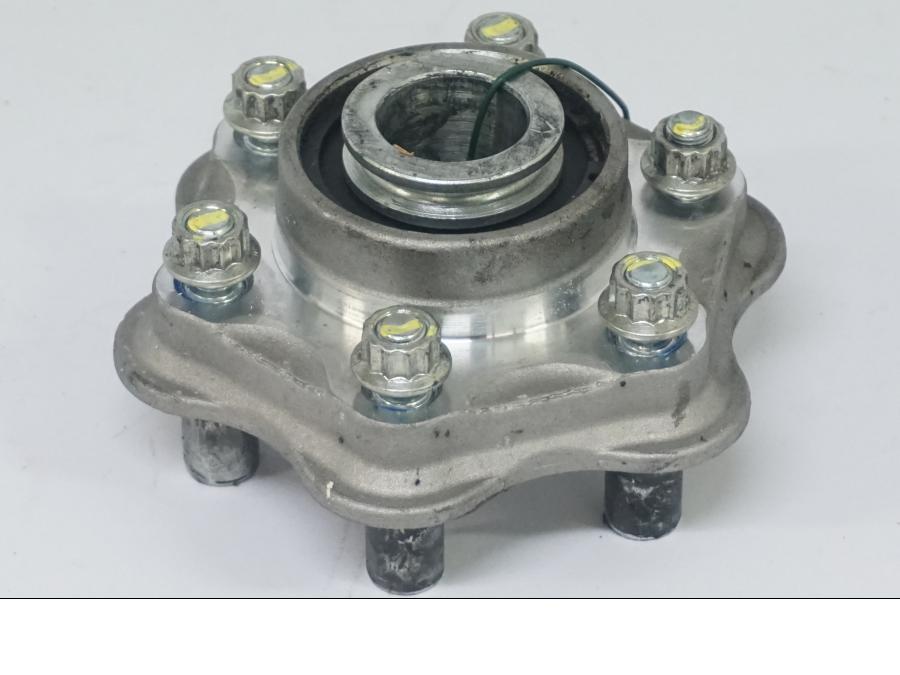 Framsidan på Drevfäste från en Ducati Desert X -2022 motorcykel.