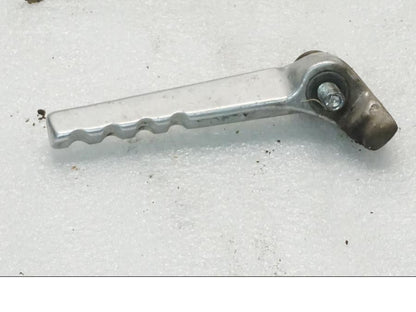 Baksidan på Fotpinne från en Yamaha TT 600 RE -2004 motorcykel.