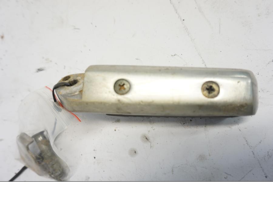 Vänster sida på Fotpinne från en Suzuki DL 1000 -2003 motorcykel.