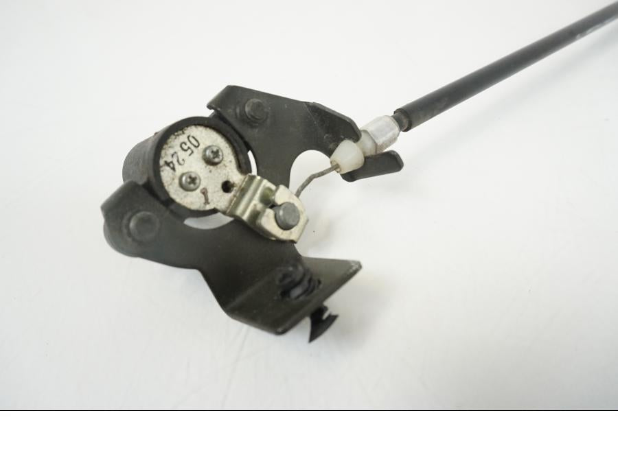 Höger sida på Sadellåsmekanism från en Yamaha YZF 1000 R1 -2002 motorcykel.