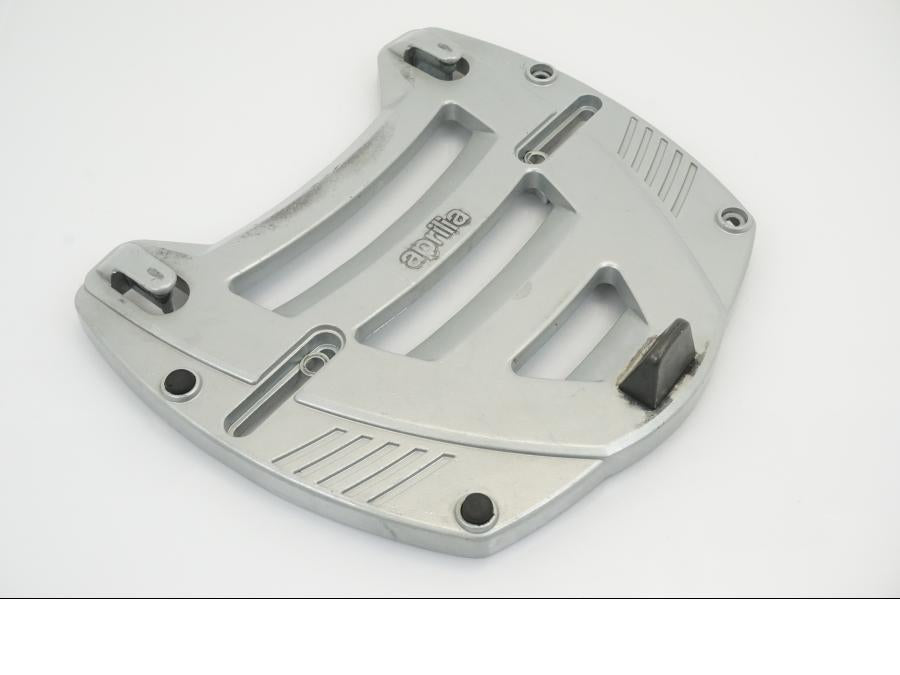 Höger sida på Pakethållare från en Aprilia ETV 1000 -2002 motorcykel.