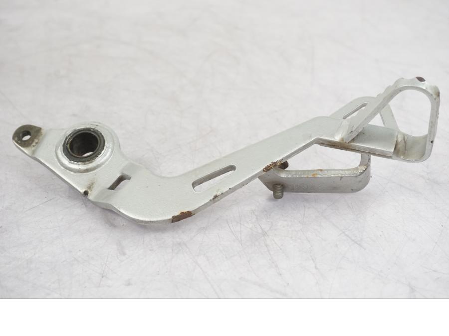 Höger sida på Bromspedal från en BMW R 1200 GS -2005 motorcykel.