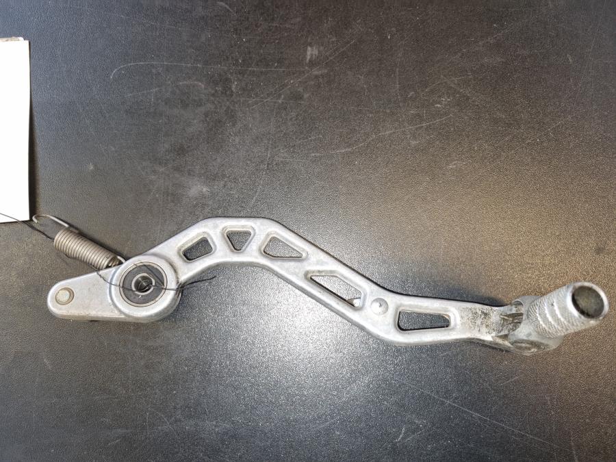 Baksidan på Bromspedal från en KTM 625 SXC -2004 motorcykel.