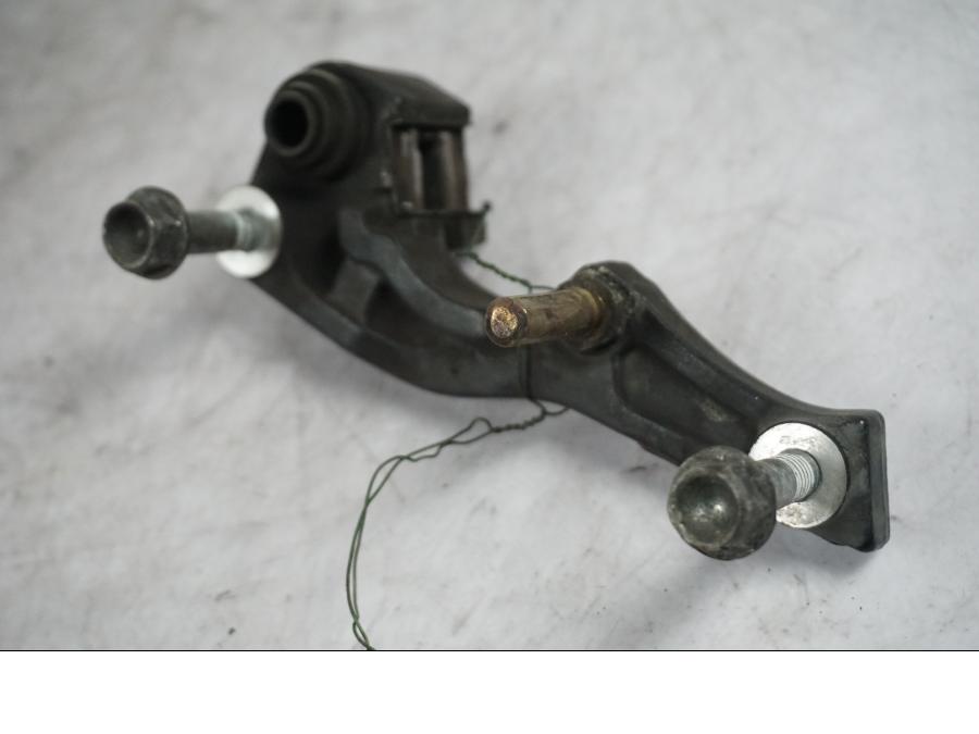 Framsidan på Bromsoksfäste från en Honda XRV 750 -1994 motorcykel.