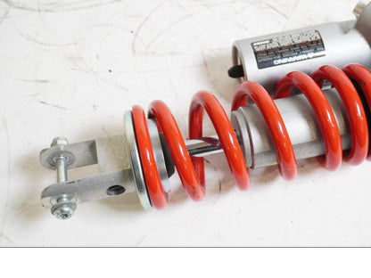 Snett nerifrån på Stötdämpare från en Buell 1125 CR -2009 motorcykel.