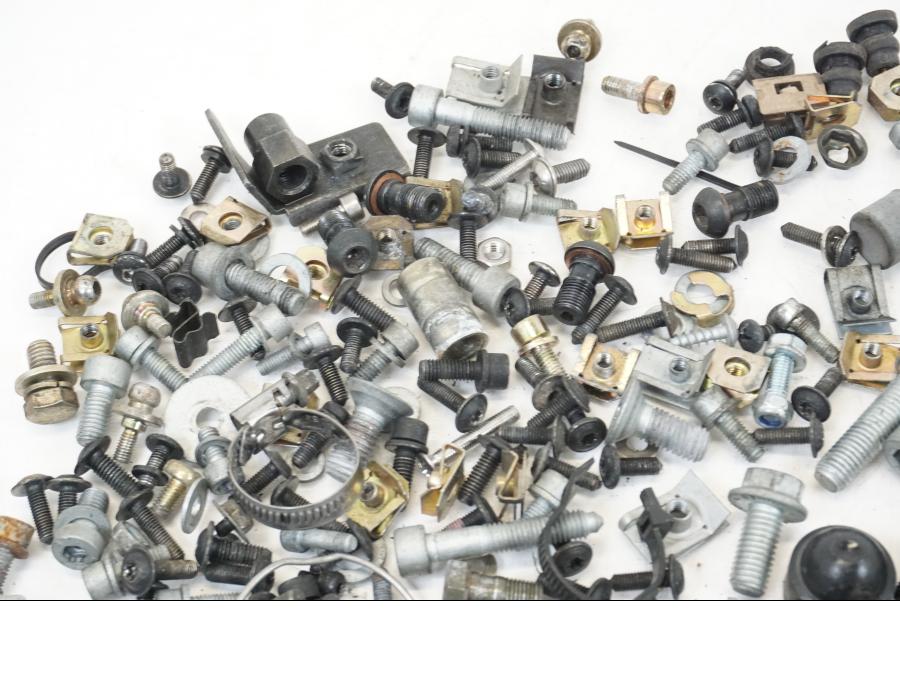 Extrabild4 på Skruv / Mutter etc från en BMW K 1200 LT -2004 motorcykel.