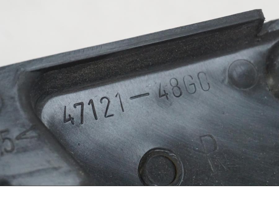 Vänster sida på Sidopanel från en Suzuki VZR 1800 -2009 motorcykel.