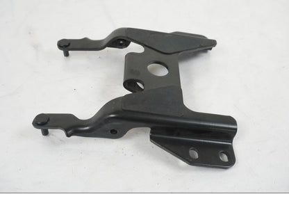 Snett uppifrån på Sadelfäste från en Yamaha MT-07 -2019 motorcykel.