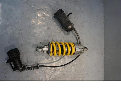 Framsidan på Stötdämpare från en Ducati Diavel -2015 motorcykel.