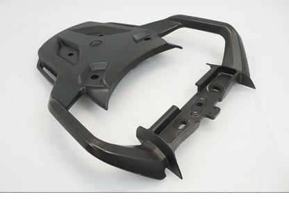 Baksidan på Pakethållare från en Triumph Sprint GT -2011 motorcykel.