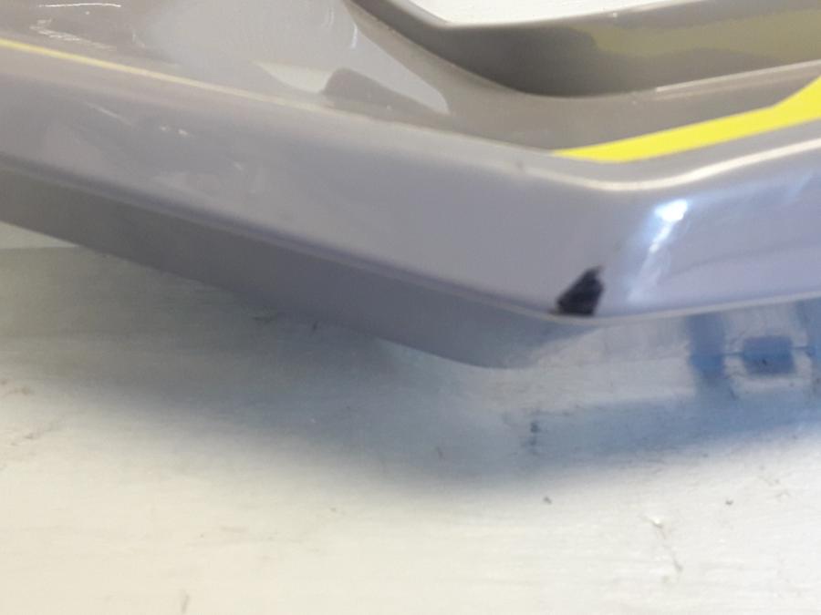 Höger sida på Bakvinge från en Yamaha MT 125 -2017 motorcykel.