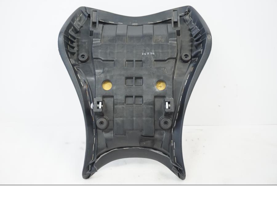 Snett uppifrån på Sadel från en Honda CBR 1000 RR -2010 motorcykel.