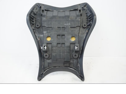 Snett uppifrån på Sadel från en Honda CBR 1000 RR -2010 motorcykel.