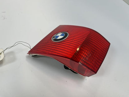 Framsidan på Baklampa från en BMW R 850 R -2004 motorcykel.