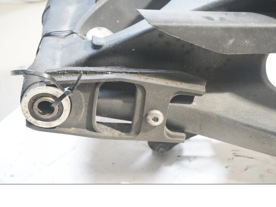 Snett uppifrån på Sving från en Triumph Daytona 675 -2011 motorcykel.