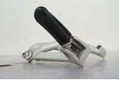 Snett uppifrån på Fotpinne från en KTM 690 SM R -2009 motorcykel.