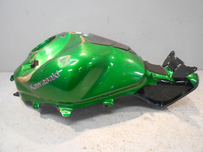 Baksidan på Bensintank från en Kawasaki Ninja H2 -2018 motorcykel.