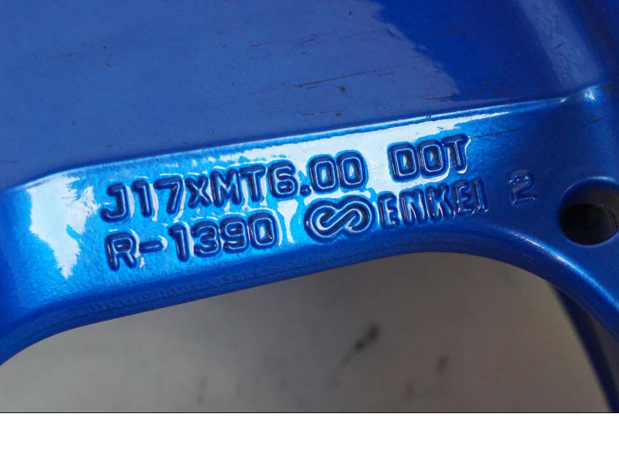 Snett nerifrån på Fälg från en Kawasaki ZX-12R -2000 motorcykel.