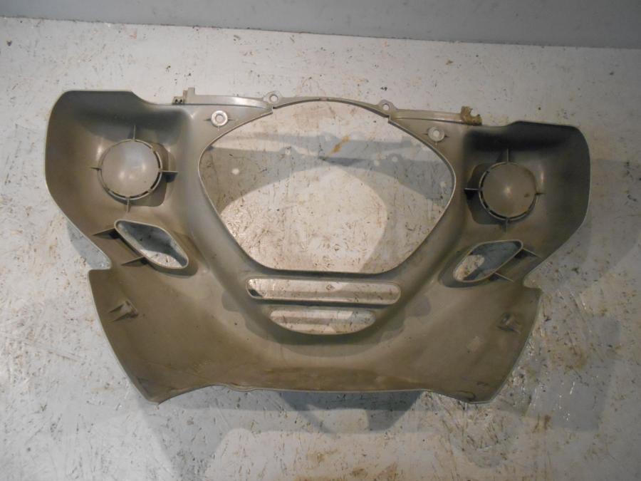 Snett nerifrån på Magkåpa från en Honda GL 1800 -2001 motorcykel.