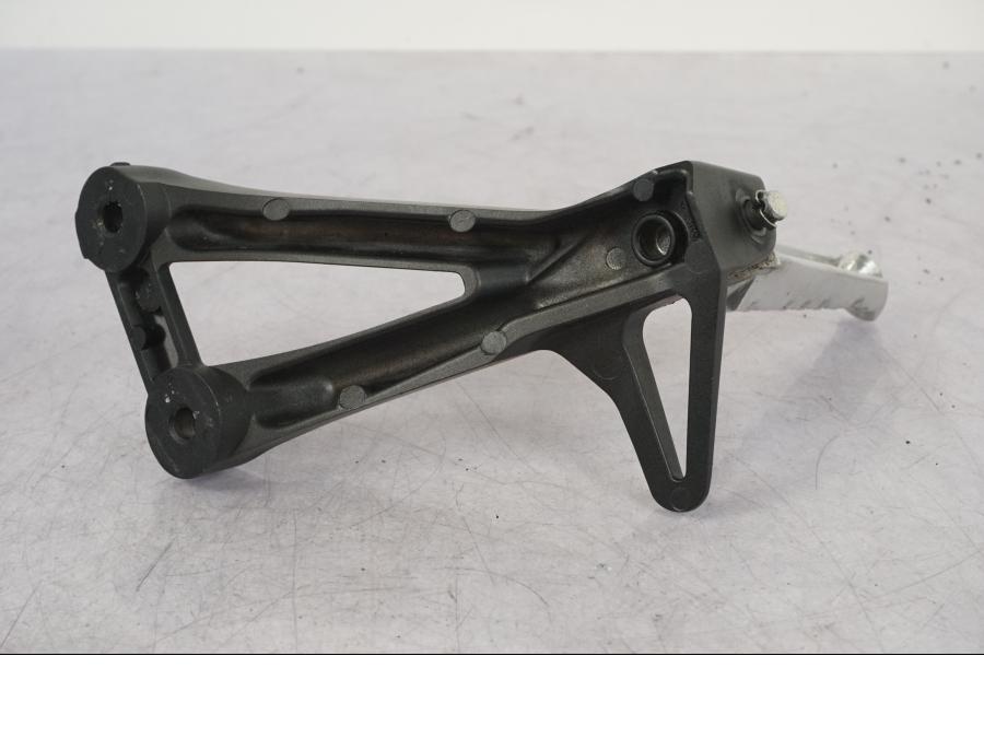 Vänster sida på Fotpinne från en Yamaha MT-09 SP -2018 motorcykel.