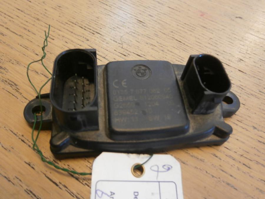 Framsidan på Styrdon centralstöd från en BMW K 1200 LT -2004 motorcykel.