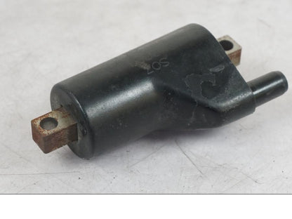 Vänster sida på Tändspole från en Suzuki SV 650 -1999 motorcykel.