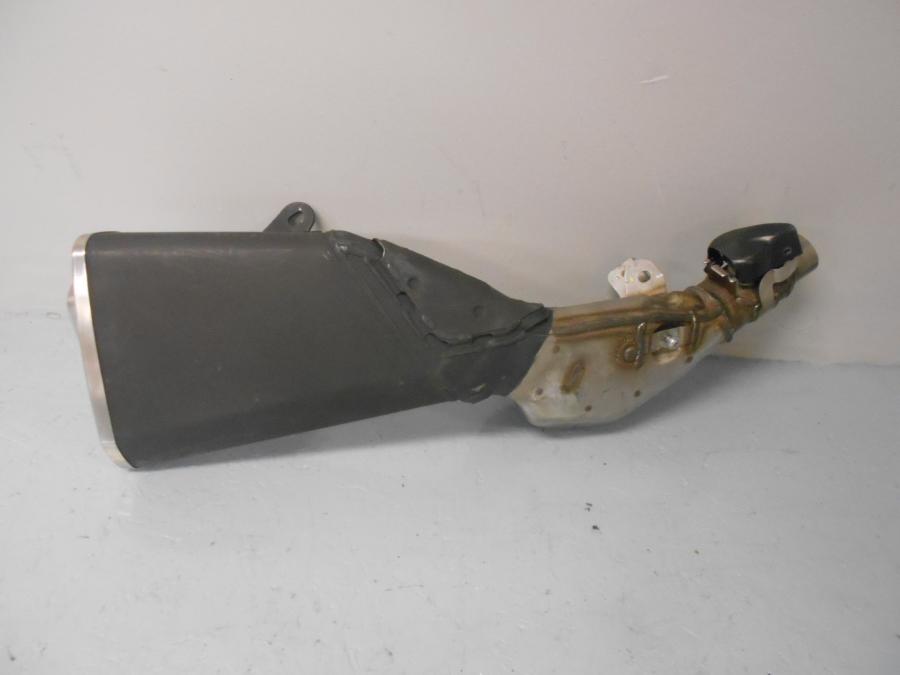 Framsidan på Ljuddämpare från en Kawasaki Z 800 -2014 motorcykel.