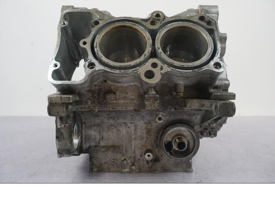 Vänster sida på Motorblock från en Honda VFR 800 -2005 motorcykel.