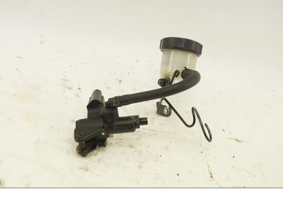 Framsidan på Bromshuvudcylinder från en Yamaha TRX 850 -1996 motorcykel.