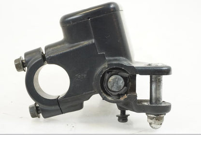 Höger sida på Bromshuvudcylinder från en Honda VFR 800 -2003 motorcykel.