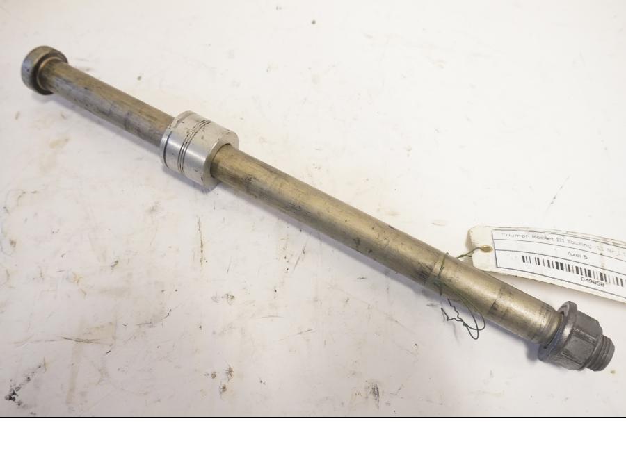 Framsidan på Axel från en Triumph Rocket III -2011 motorcykel.