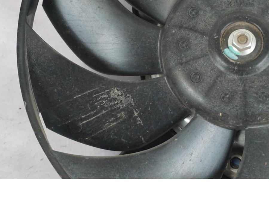 Baksidan på Vattenkylfläkt från en Kawasaki Z 900 -2019 motorcykel.