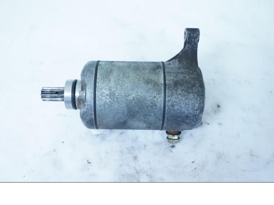 Höger sida på Startmotor från en Yamaha YZF 1000 R -1997 motorcykel.