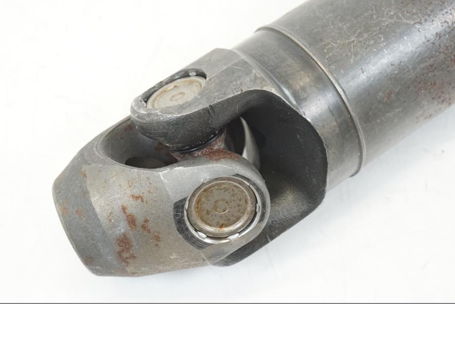 Baksidan på Kardanaxel från en BMW K 1200 LT -2004 motorcykel.