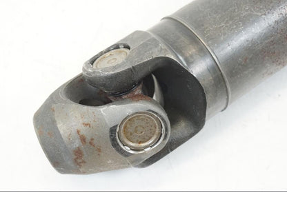 Baksidan på Kardanaxel från en BMW K 1200 LT -2004 motorcykel.