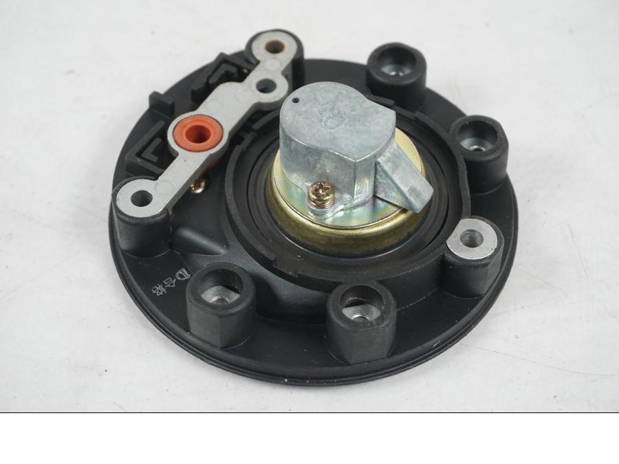 Extrabild2 på <p>Tanklock från Yamaha FZ-S 600 1998.</p>

<p>Med 1st nyckel och sadellås.</p> motorcykel.