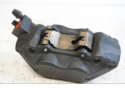 Baksidan på Bromsok från en BMW F 800 ST -2010 motorcykel.