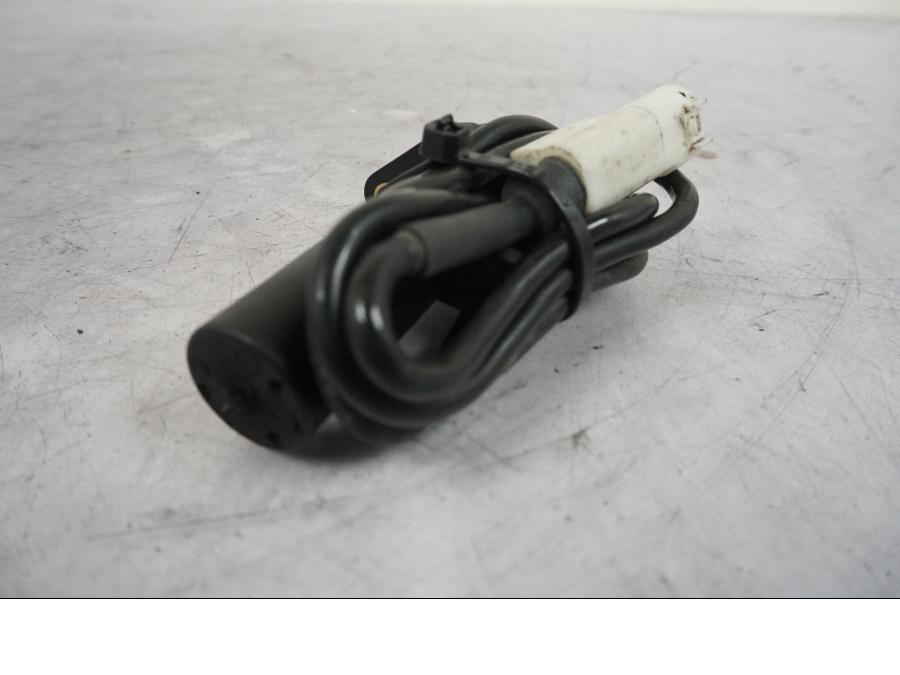 Baksidan på ABS givare från en BMW R 850 R -2004 motorcykel.