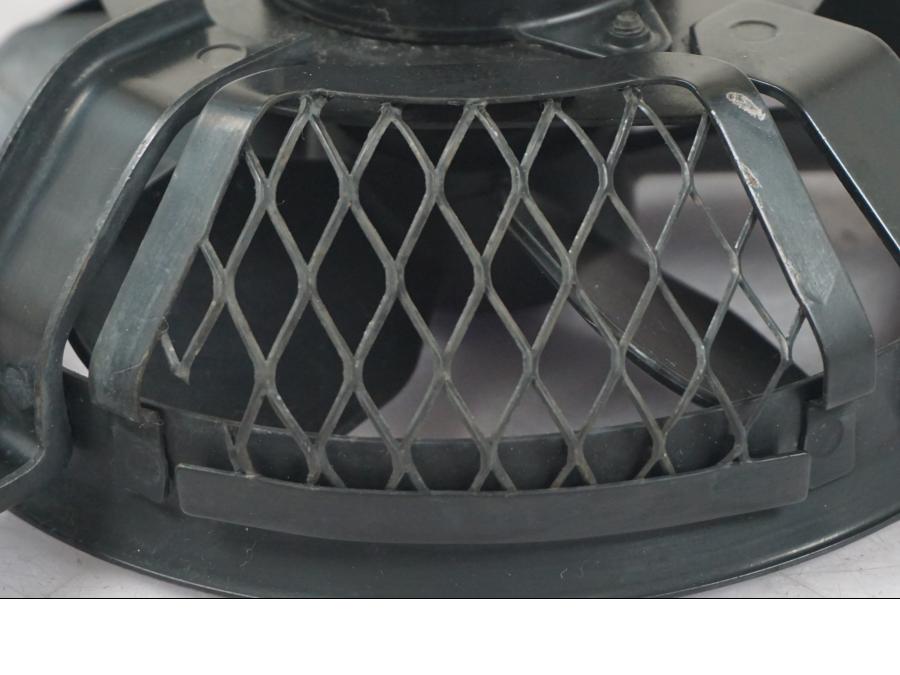 Vänster sida på Vattenkylfläkt från en Suzuki SV 650 -1999 motorcykel.