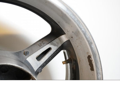 Vänster sida på Fälg från en Yamaha XV 1700 -2003 motorcykel.