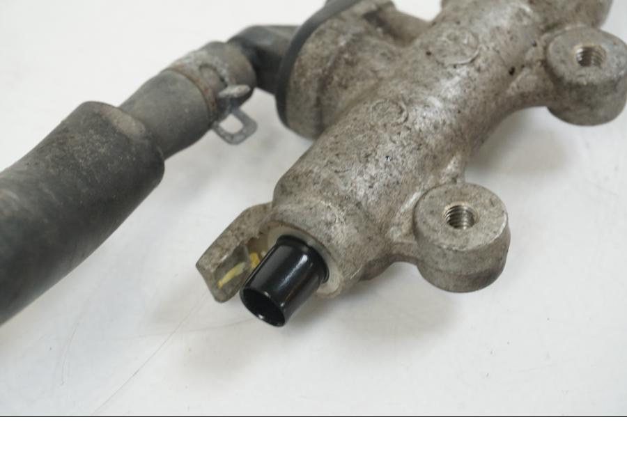 Snett uppifrån på Bromshuvudcylinder från en Honda CBR 125 R -2006 motorcykel.