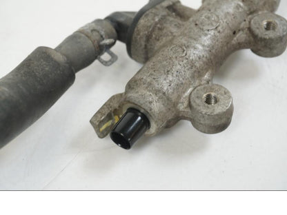 Snett uppifrån på Bromshuvudcylinder från en Honda CBR 125 R -2006 motorcykel.