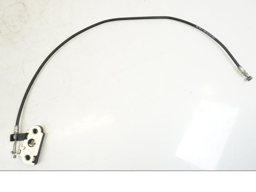 Framsidan på Sadellåsmekanism från en Ducati Streetfighter S -2011 motorcykel.