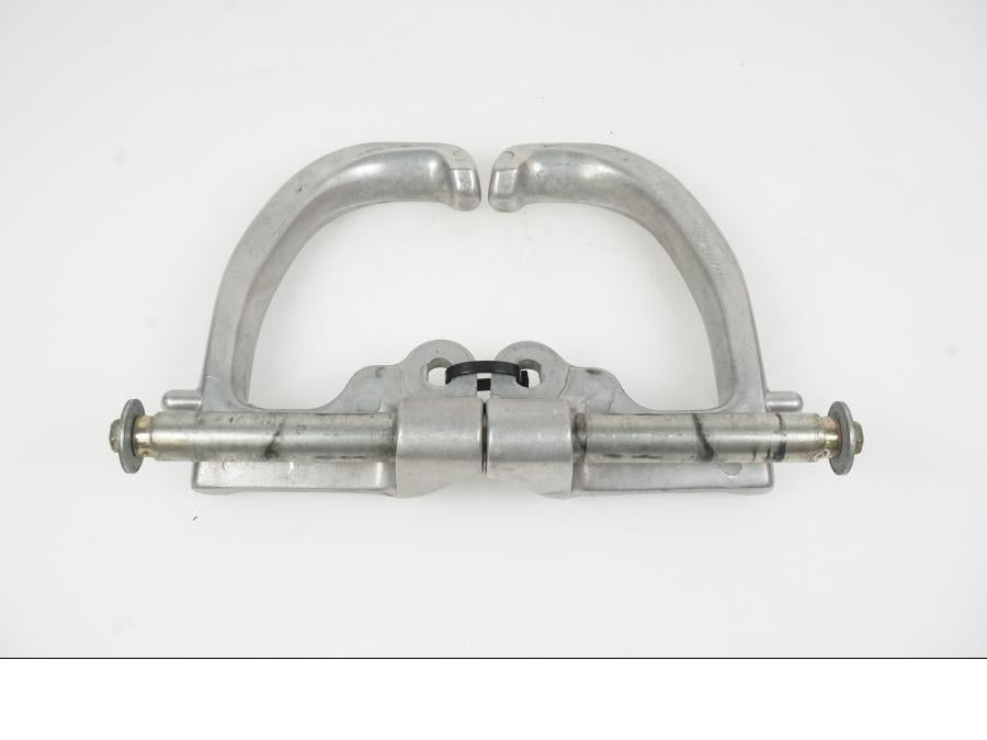 Baksidan på Passagerarhandtag från en Honda VFR 750 -1990 motorcykel.