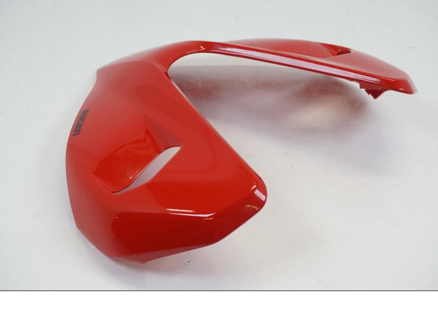 Höger sida på Strålkastarkåpa från en Ducati Streetfighter V4 -2020 motorcykel.