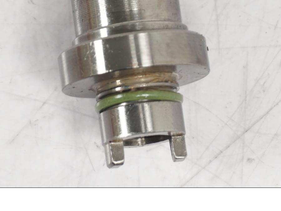 Snett nerifrån på Balansaxel från en BMW R NineT -2017 motorcykel.