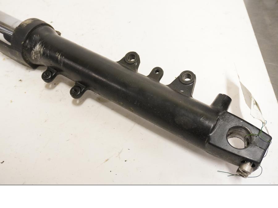 Baksidan på Gaffelben från en Triumph Daytona 600 -2003 motorcykel.