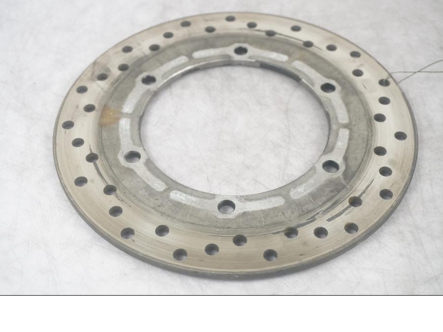 Framsidan på Bromsskiva från en Yamaha YZF 1000 R1 -2002 motorcykel.