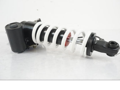 Baksidan på Stötdämpare från en KTM 1290 Super Duke R EVO -2023 motorcykel.